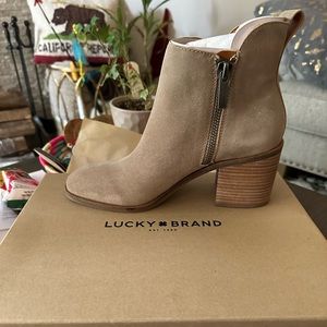 NIB Lucky Brand oiled suede bootie tan